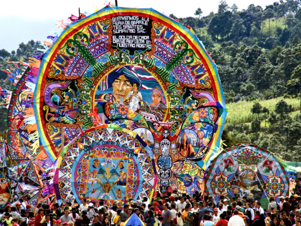 Festivales – Día de Todos Santos (Festival de Cometas Gigantes) – STP Guatemala – Tour operador